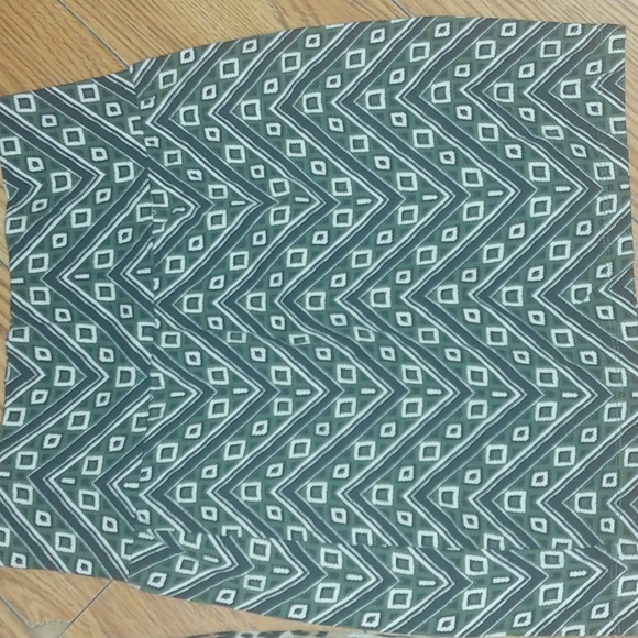 Bundle of 4 Woman's pencil skirts! - Picture 5 of 5